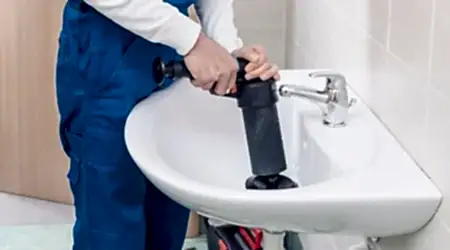 antalya-su-tesisati , tikaniklik-acma Antalya lavabo tıkanıklığı açma işlemi yapan uzman tesisatçı.